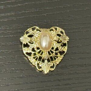Lovely Vintage Brooch Faux Pearl Cabochon Filigree Gold Tone Heart